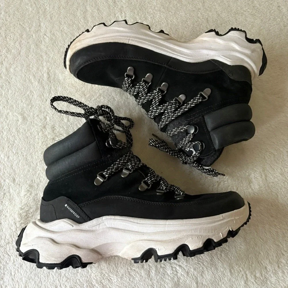 Sorel Kinetic Breakthru Conquest Boot Women's 8.5 Black White Waterproof Snow